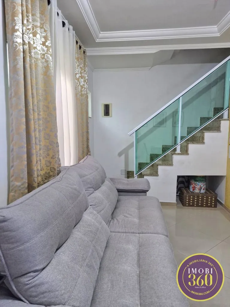 Imagem Casa à Venda com 2 Suítes, Porcelanato e Excelente Localização na Penha