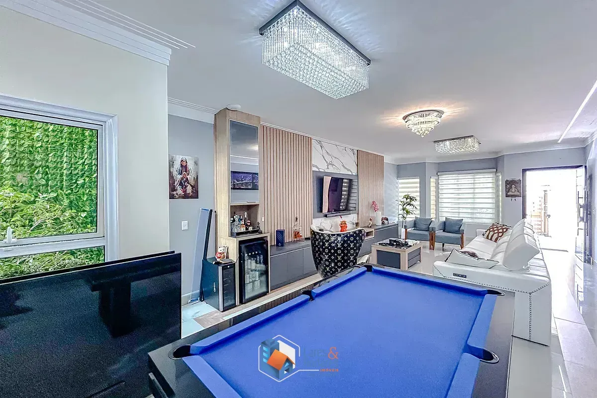 Foto do imóvel Casa para venda em Penha de França com 4 quartos, sendo 4 suítes, 212m² em Rua Maria Emília