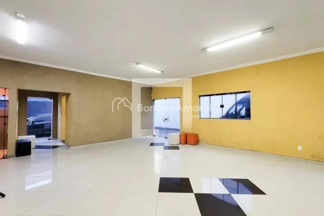 Imagem Localizada no charmoso bairro Jardim Chapadão, esta casa oferece uma excelente oportunidade para qu...