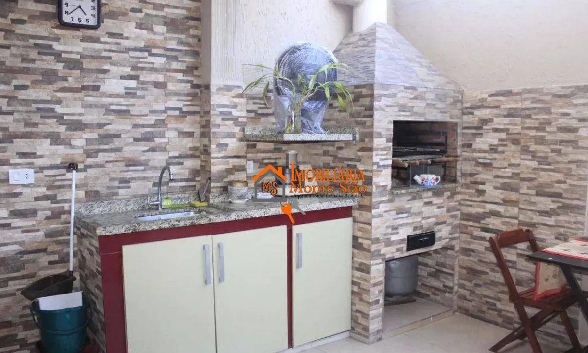 Imagem Sobrado com 3 dormitórios à venda, 238 m² por R$ 690.000,00 - Jardim Vila Galvão - Guarulhos/SP