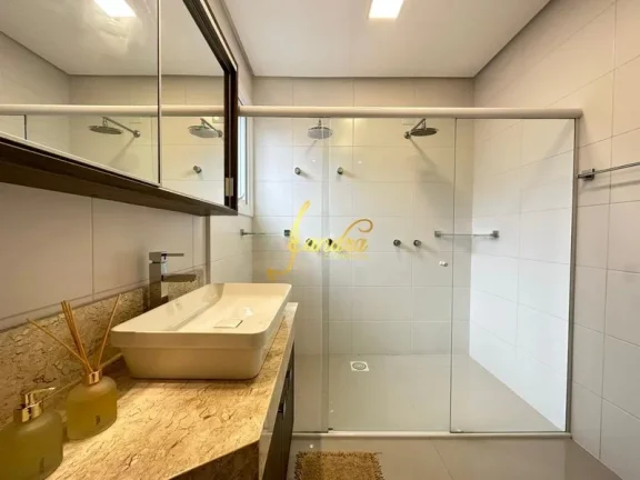 Imagem Belíssima Residência no Condomínio Enseada! Finamente mobiliada e decorada