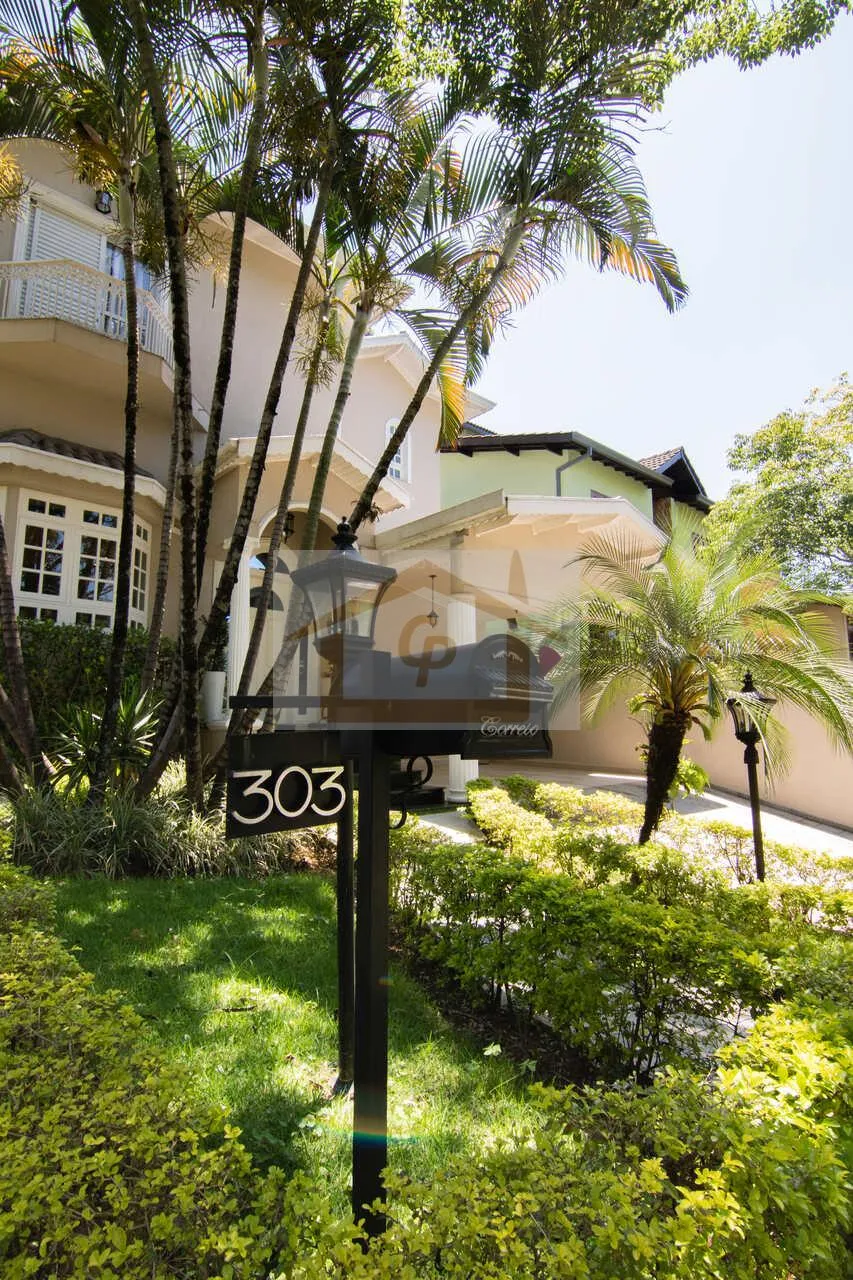 Imagem Casa de estilo Neo-Clássico recém-reformada e ampliada, 4 quartos sendo 2 suítes, 4 vagas