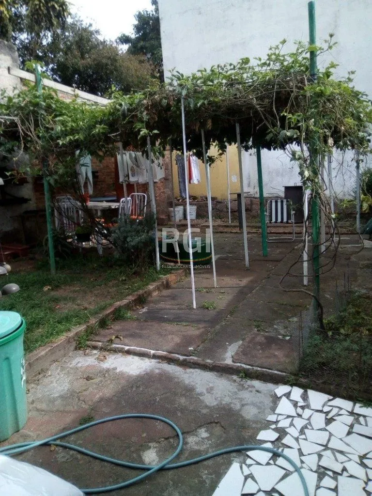 Imagem Casa para Venda - 300m², 2 dormitórios, 3 vagas - Teresópolis