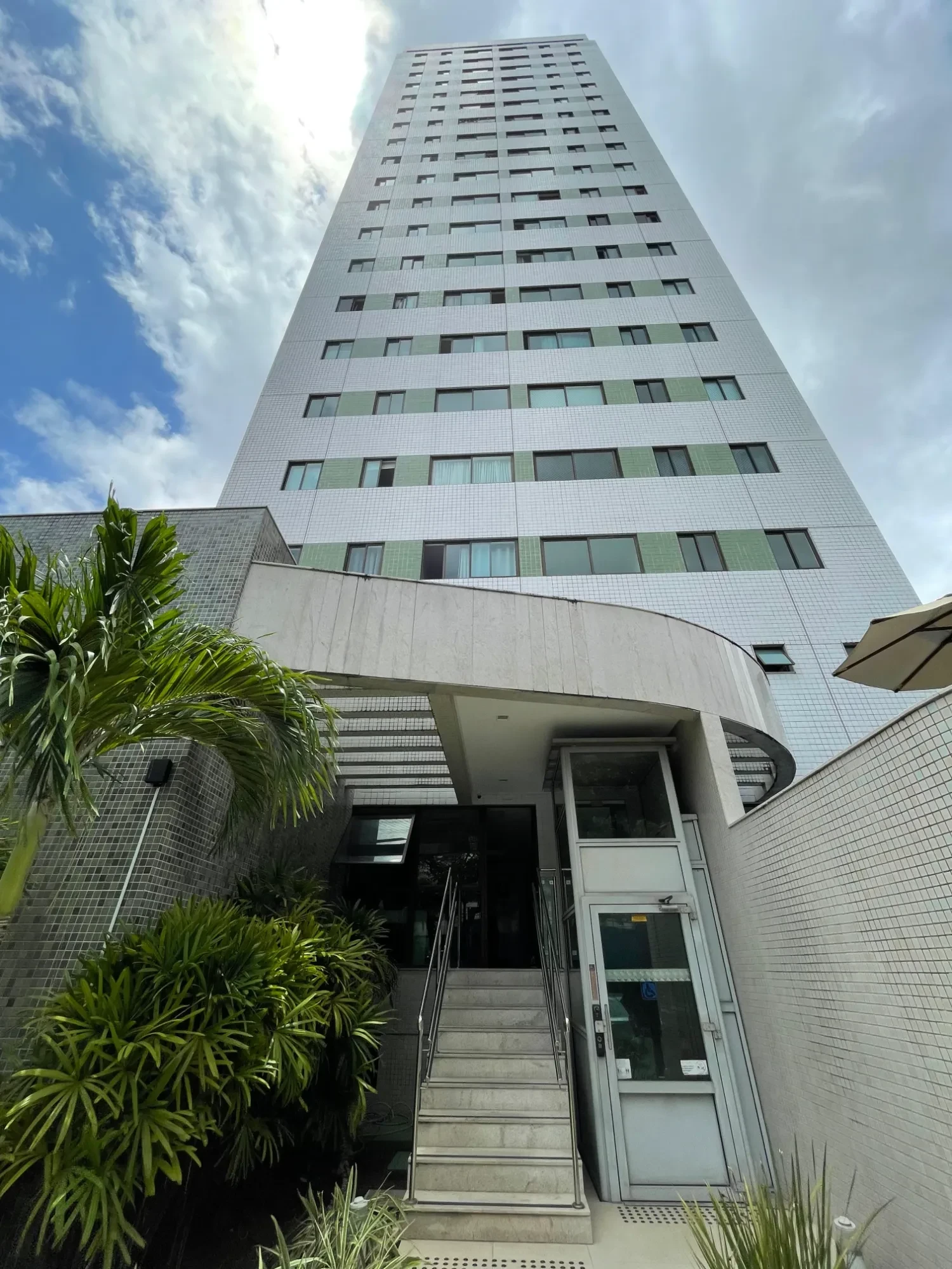 Imagem Apartamento com 2 Quartos para Alugar, 50 m² em Casa Amarela - Recife