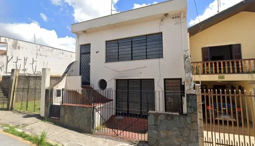 Foto do imóvel Casa Ampla no Centro: Ideal para Moradia ou Transformação em Ponto Comercial com Ótima Localização