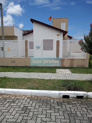 Imagem Ótima casa térrea, pátio grande, toda murada, portão acionamento eletrônico
