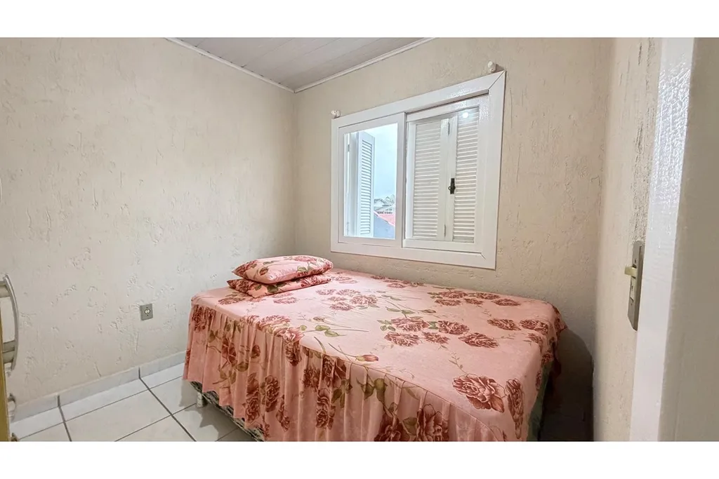 Imagem Casa à venda em Xangri-Lá, Centro, com 5 quartos, 224,44m2
