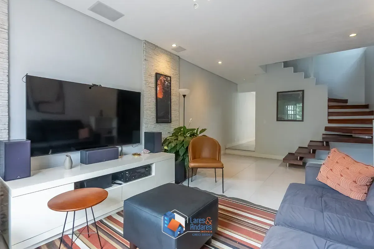 Imagem Sobrado para venda em Vila Império com 3 quartos, sendo 1 suíte, 219m²