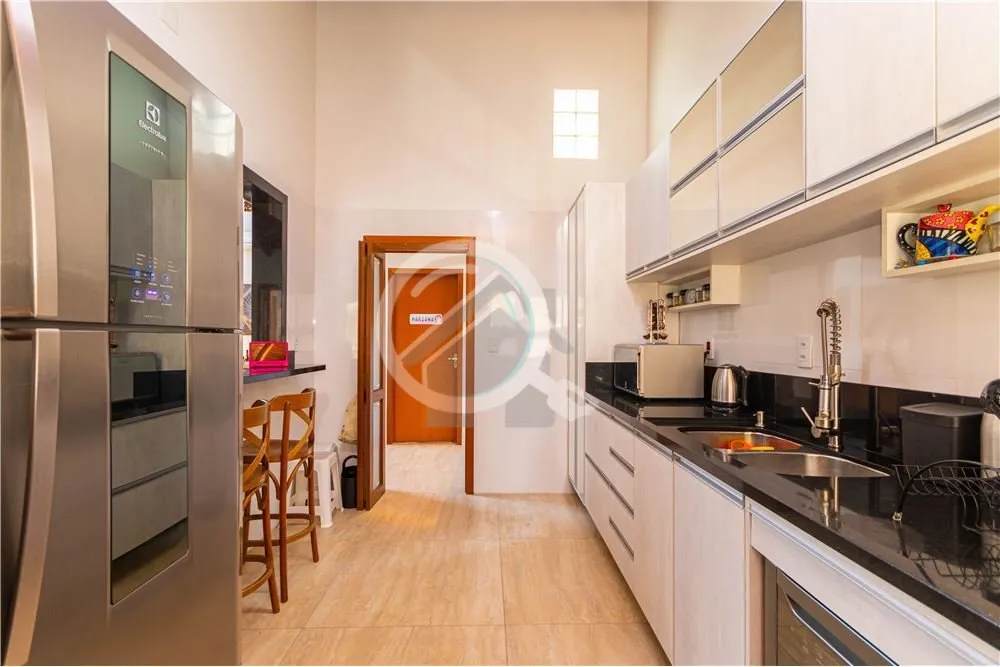 Imagem Esta linda casa de alto padrão é o lugar perfeito para aqueles que buscam conforto, funcionalidade...