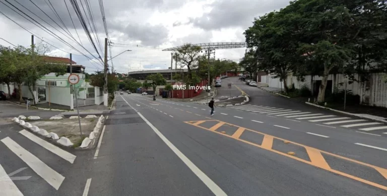 Imagem Terreno com 741m2 à venda no Morumbi