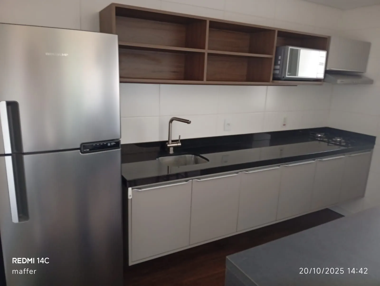 Imagem MÁFFER IMÓVEIS aluga Apartamento finamente mobiliado, com 1 dormitório e 1 vaga de garagem, localizado em uma das áreas mais nobres e desejadas de Porto Alegre.