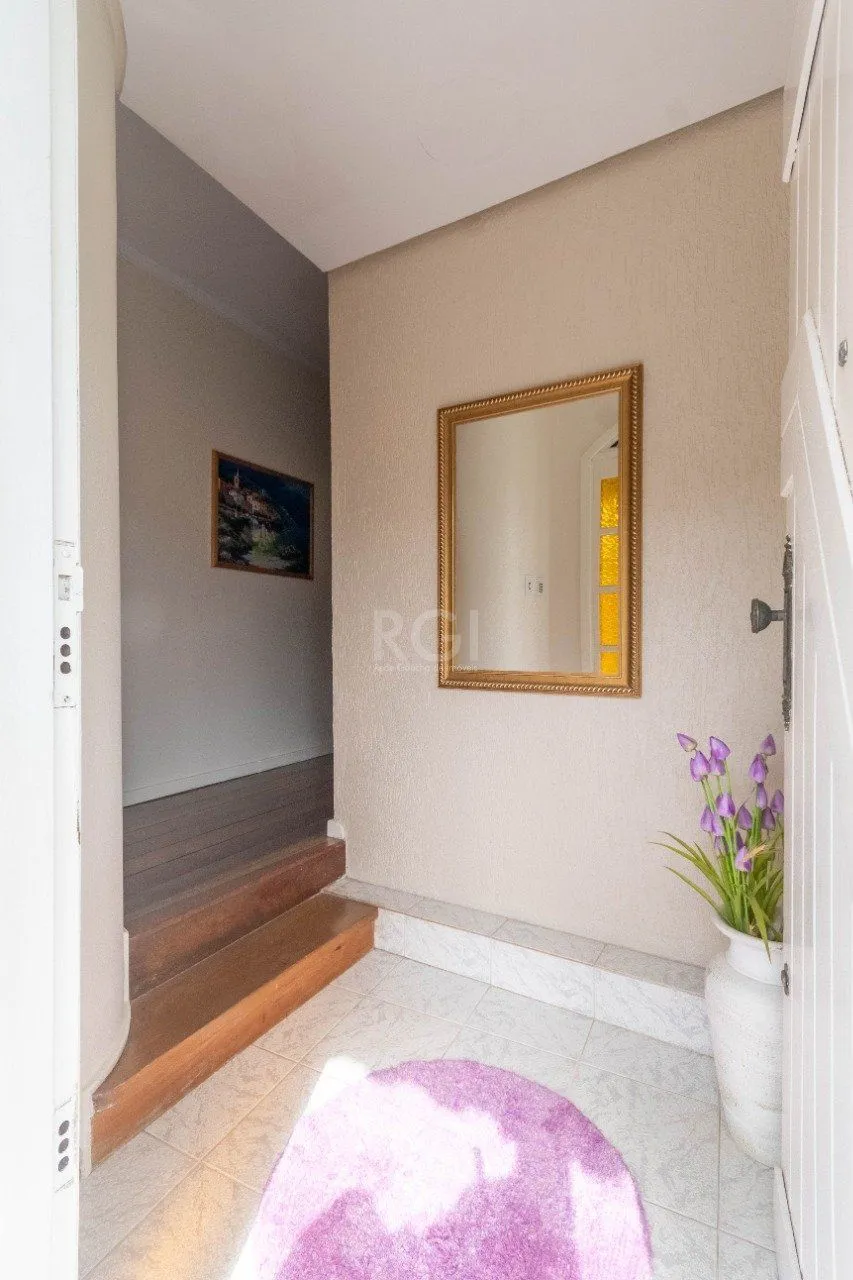 Imagem Casa para Venda - 250m², 3 dormitórios, sendo 2 suites, Partenon