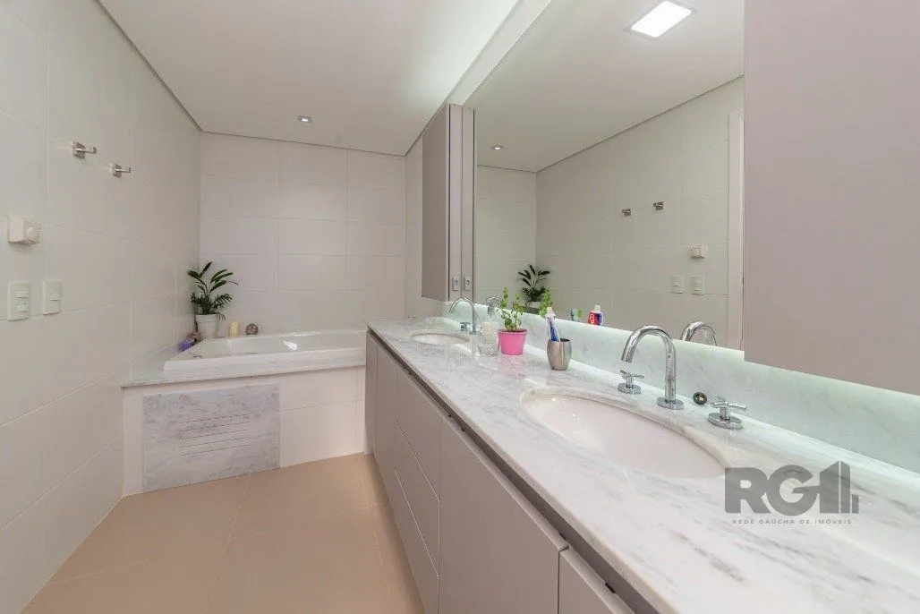 Imagem Apartamento, impecável, com 4 dorm, sendo 3 suítes e 3 vagas Rio Branco