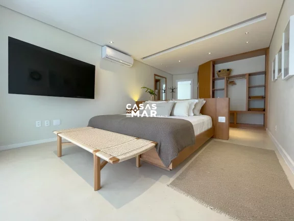 Imagem Casa de Luxo à Beira-Mar em Condomínio na Vila Velha, Angra dos Reis-RJ: 6 Quartos, 6 Suítes, 7 Salas e 7 Banheiros.