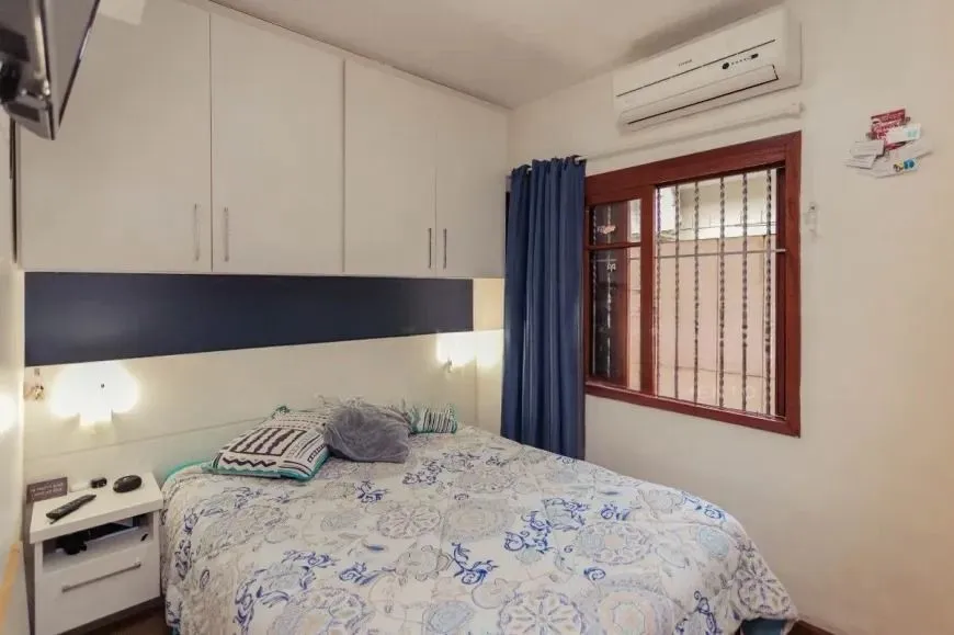 Imagem Casa térrea com 200m² privativos, 3 quartos, Rua Sylvio Sanson - Sarandi