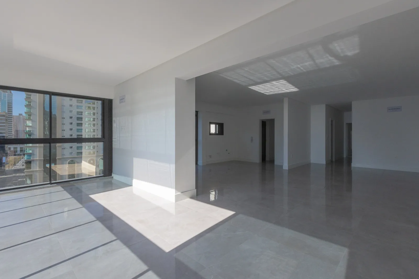 Imagem Apartamento com vista para o mar à venda com 198m2 por R$ 4.400.000,00