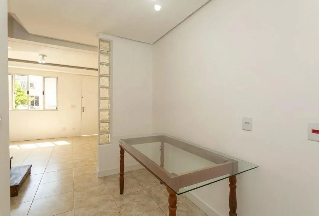 Imagem Casa em Condomínio com 03 quarto e 01 Vaga no Bairro Humaitá