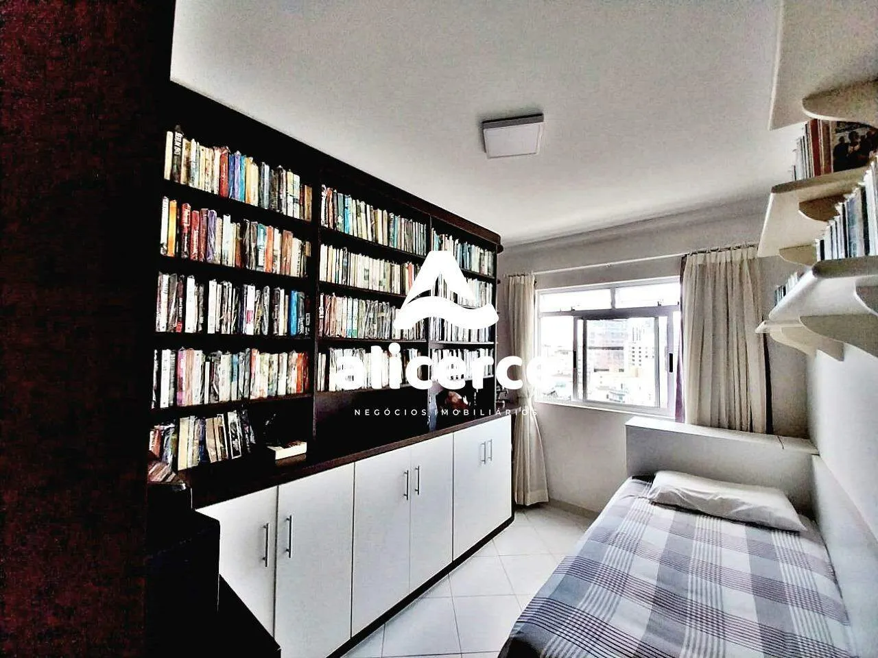 Imagem Aconchegante apartamento com 3 dormitórios e móveis planejados - Campinas, São José/SC