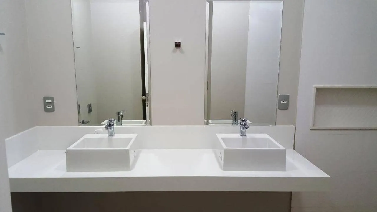 Imagem Luxuosa Residência com 4 Suítes e Área Gourmet Integrada à Venda em Alphaville Nova Esplanada 1