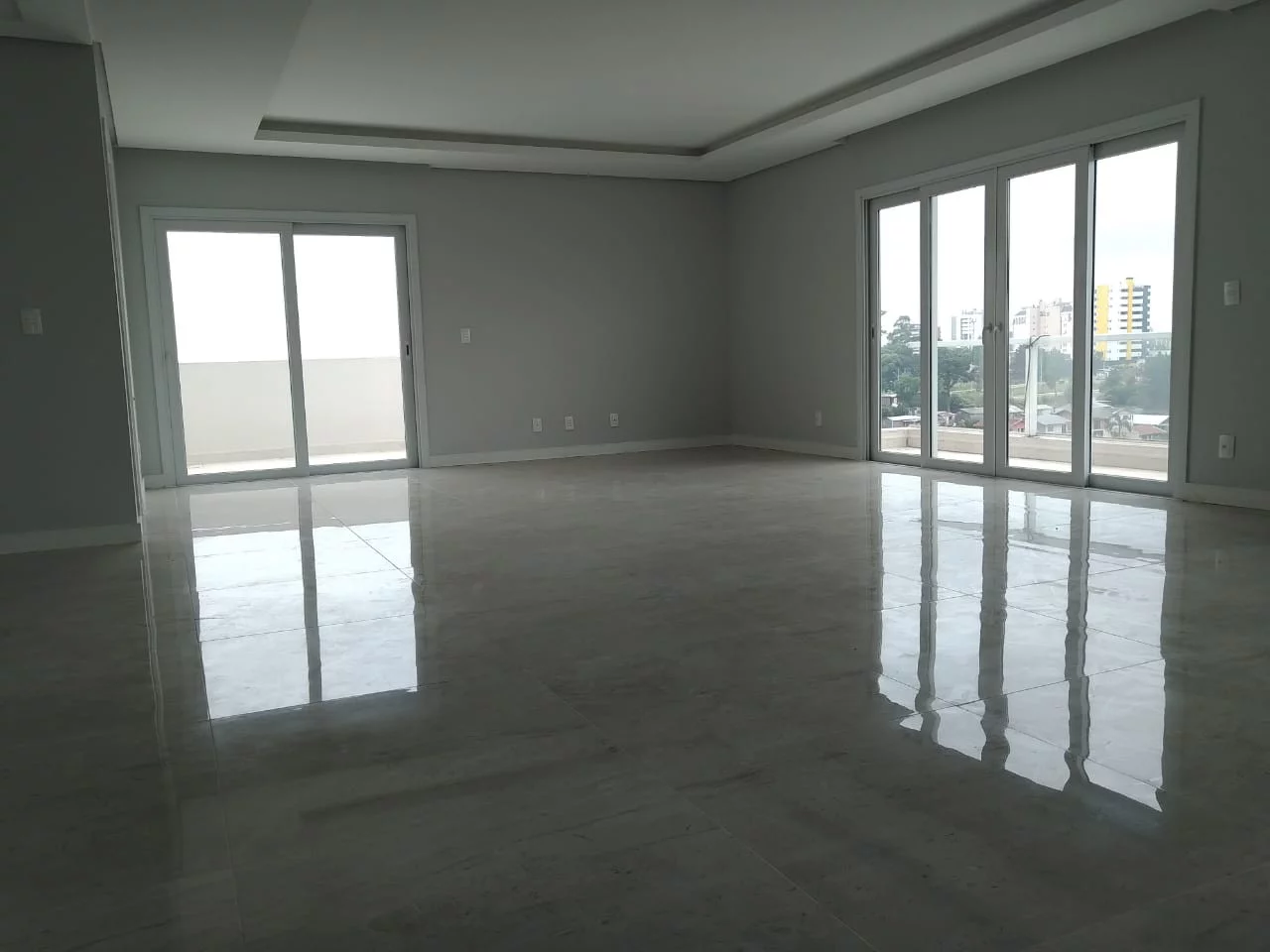 Imagem Apartamento Duplex 3 quartos sendo 3 suítes para venda no bairro Charqueadas em Caxias do Sul