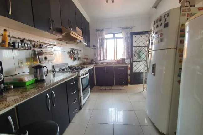 Imagem Casa moderna e versátil com 04 quartos, espaço gourmet e edícula.