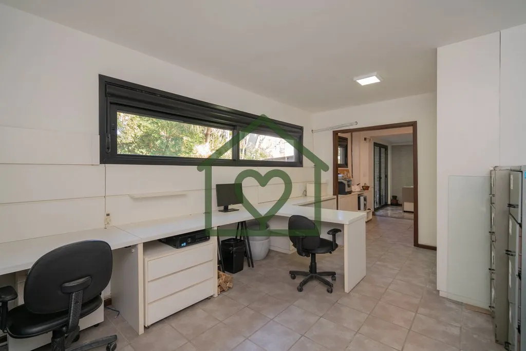 Imagem Prédio com sede administrativa e amplo depósito, em ótima localização e construção sólida. E...