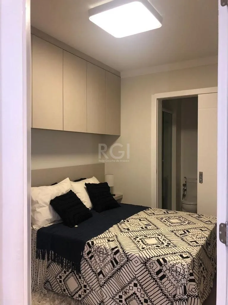Imagem Apartamento 1 dormitório com suíte ,lavabo e vaga próximo ao Hospital Moinhos de Vento