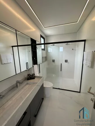 Imagem Apartamento Mobiliado, 04 suítes, 03 vagas, Meia Praia quadra Mar em Itapema SC