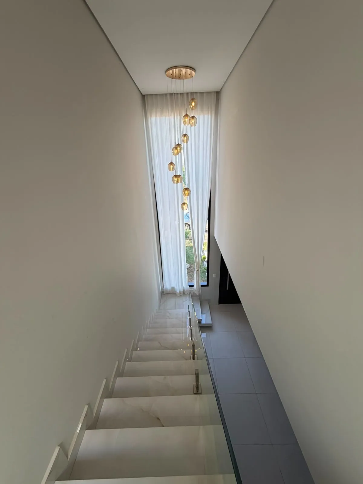Imagem Sobrado de Alto Padrão com 4 Dormitórios e Área Gourmet no Condomínio Helena Maria