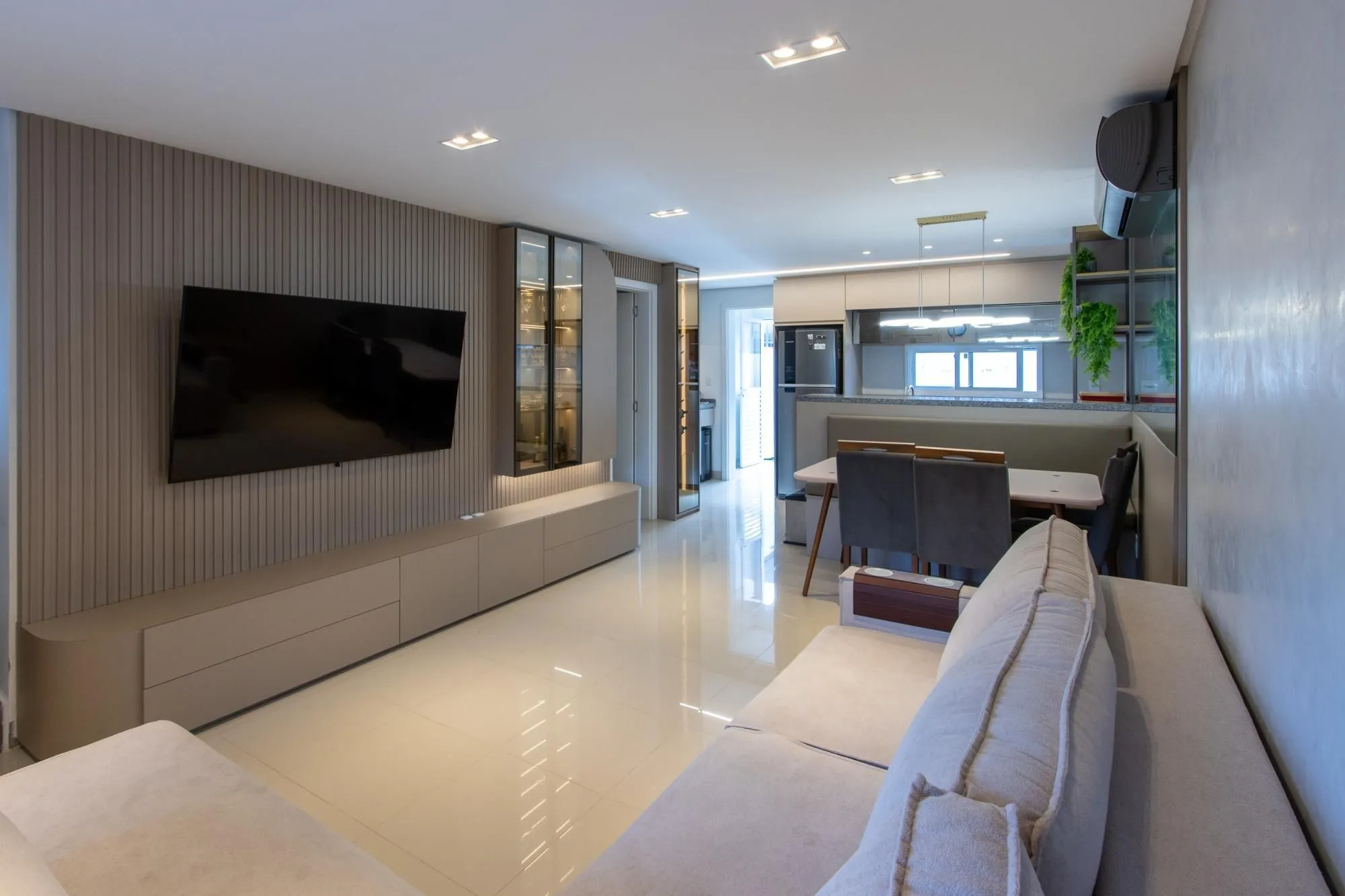 Imagem Sobrado para Venda - 95,16m², 3 dormitórios, sendo 1 suites, 2 vagas - Hípica