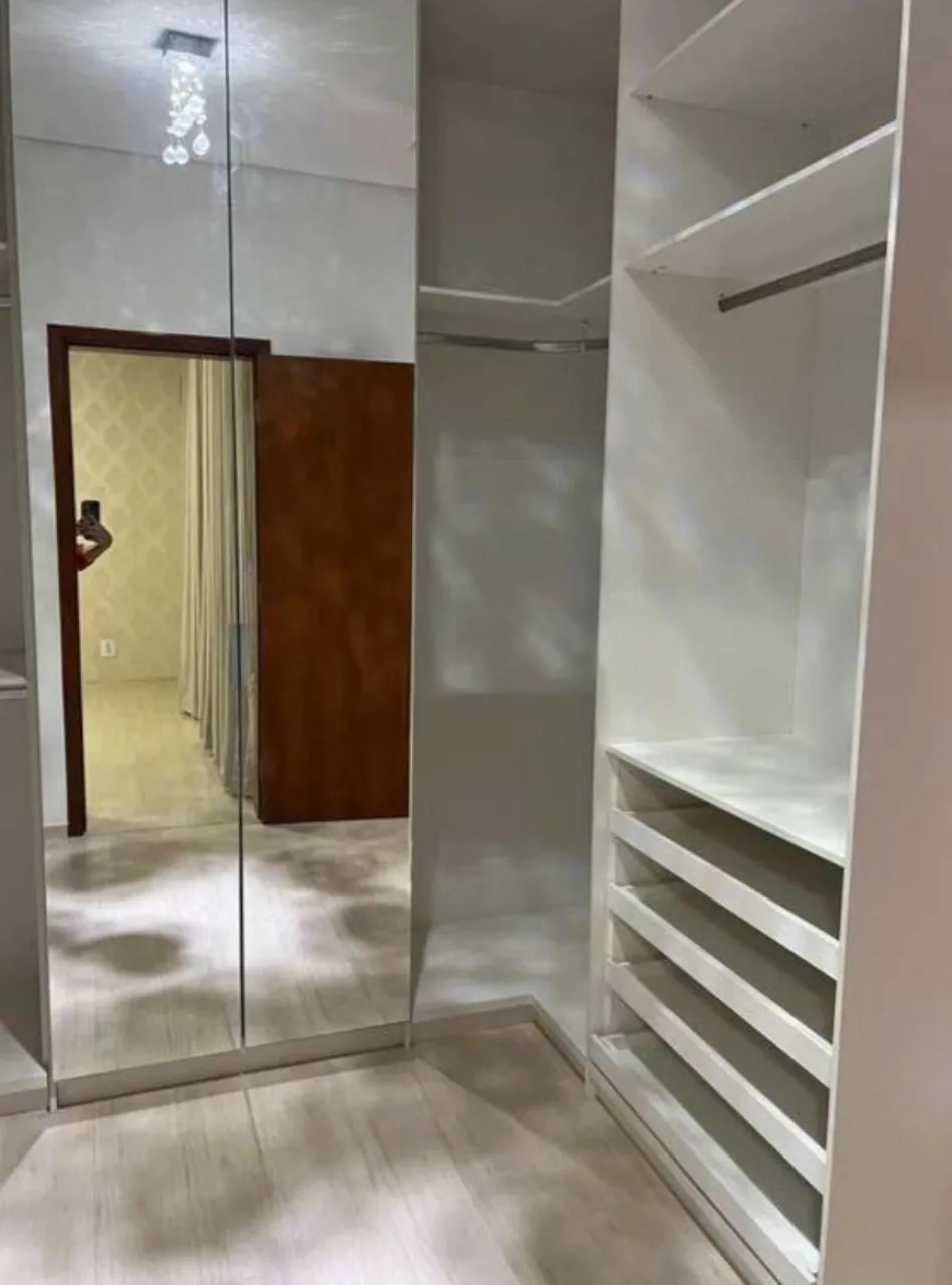 Imagem Excelente oportunidade de locação: Casa em condomínio de 3 quartos, 3 suítes, 4 salas, 4 vagas na cidade de Sorocaba-SP, bairro Iporanga