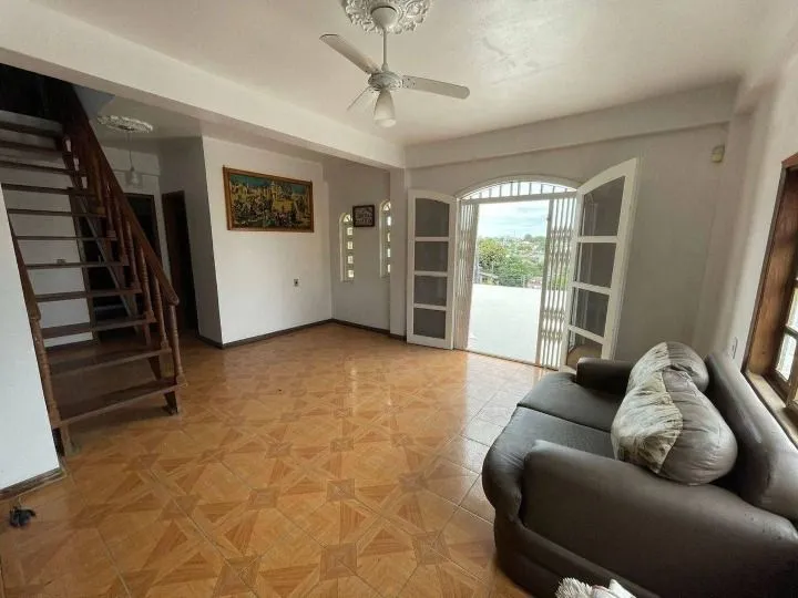 Imagem Vendo Sobrado Residencial com 4 Quartos e Suíte