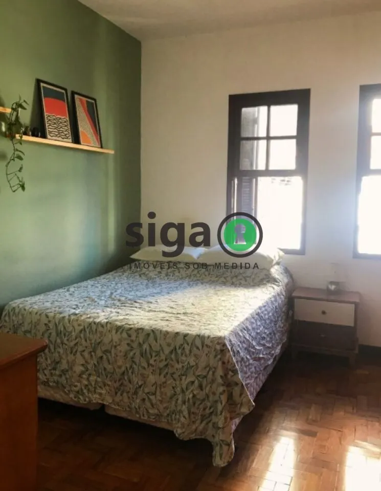 Imagem Sobrado Espaçoso com 4 Dormitórios e 6 Vagas em Região Nobre