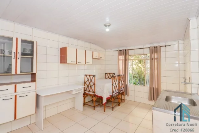 Imagem Casa a venda Semi mobiliada, 05 quartos, em ótima localização, no Bacacheri em Curitiba PR