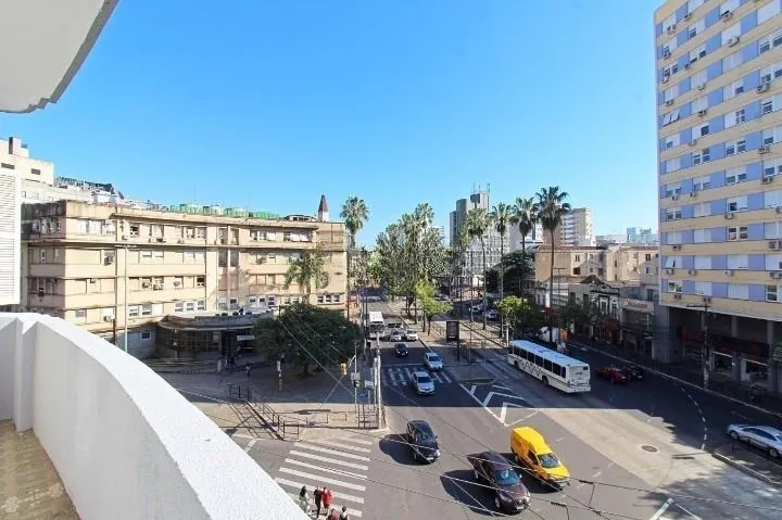 Imagem Apartamento 102m² 3 Dormitórios na avenida Venancio Aires/ Próximo hospital Clinicas e Brik da Redenção