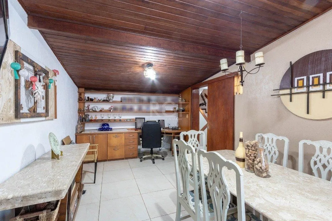 Imagem Casa para Venda com 3 dormitórios, sendo 1 suites e 4 vagas no bairro Ipanema