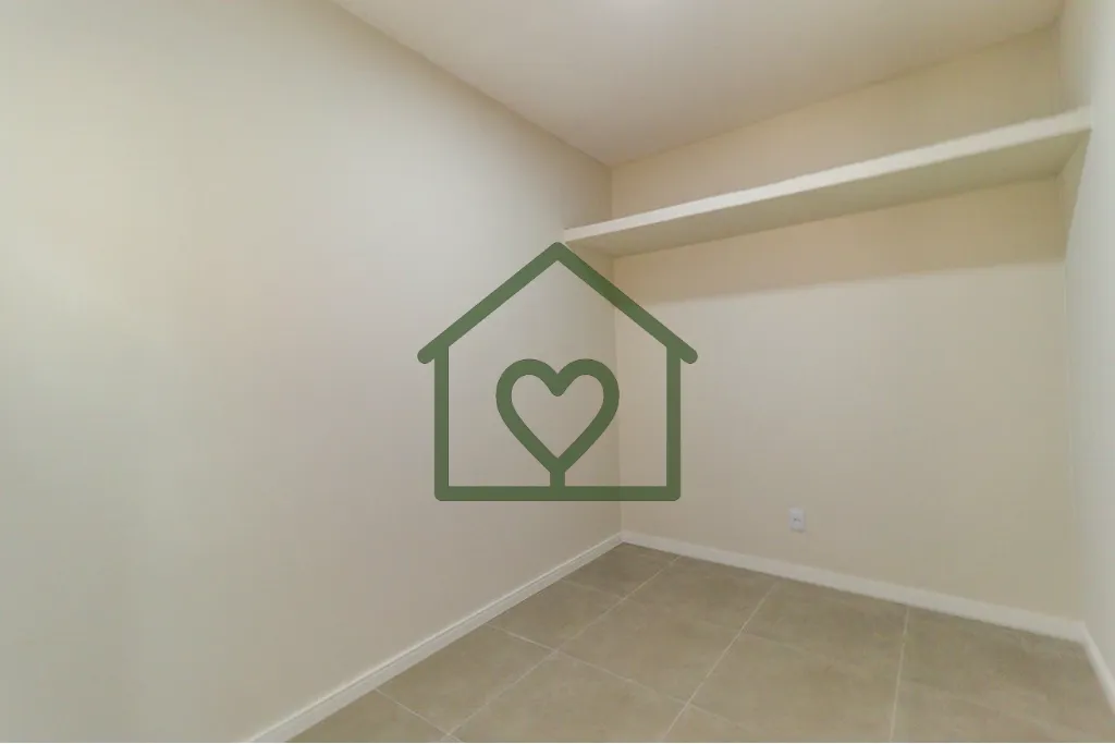 Imagem Apartamento com três dormitórios sendo uma suíte, cuja sacada permite visualizar o nascer e o pô...