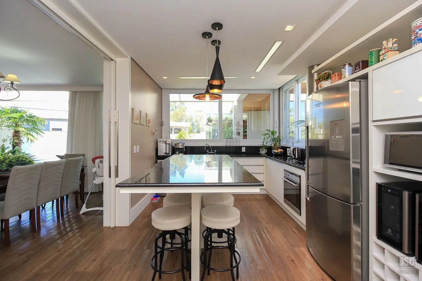 Imagem Casa dos Sonhos em Condomínio Fechado - Conforto, Estilo e Lazer Completo!
