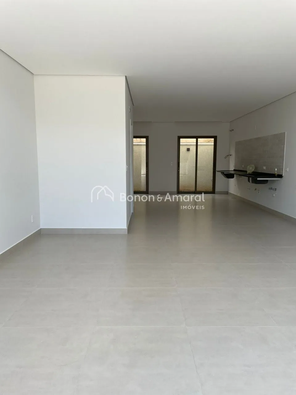 Imagem Casa em Condomínio Exclusivo no Parque das Universidades - Design Moderno e 3 Suítes ao lado da PUC