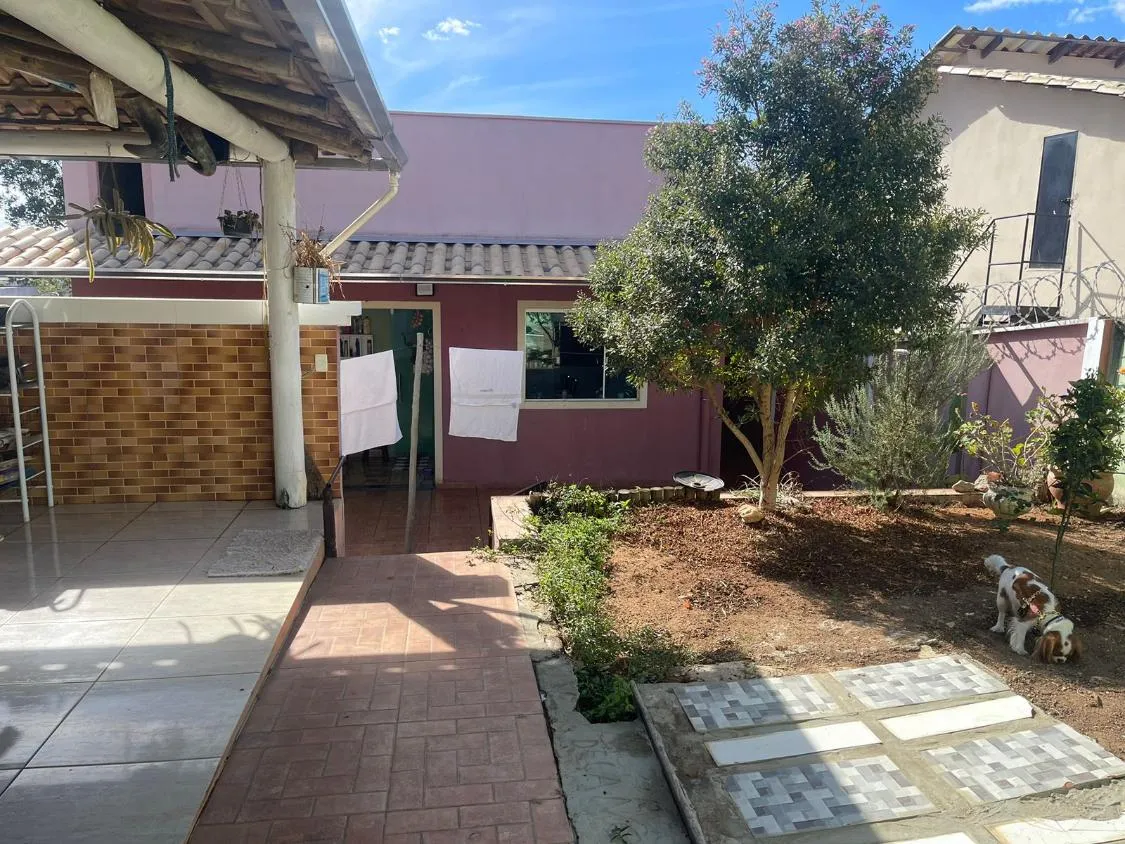 Imagem Vendo uma excelente casa em Crucilância/MG ( Valor 500.000,00 )