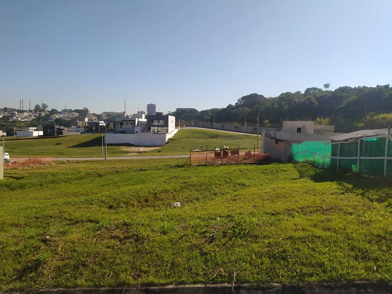 Foto do imóvel Terreno à vendo no Condomínio Bounganville Sorocaba em ALÉM PONTE, SOROCABA - SP