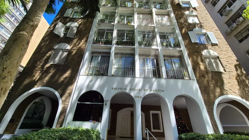 Imagem Imperdível apartamento de luxo em Cerqueira César - 2 quartos, 2 suítes, 3 banheiros, 2 vagas - São Paulo-SP, 143m².