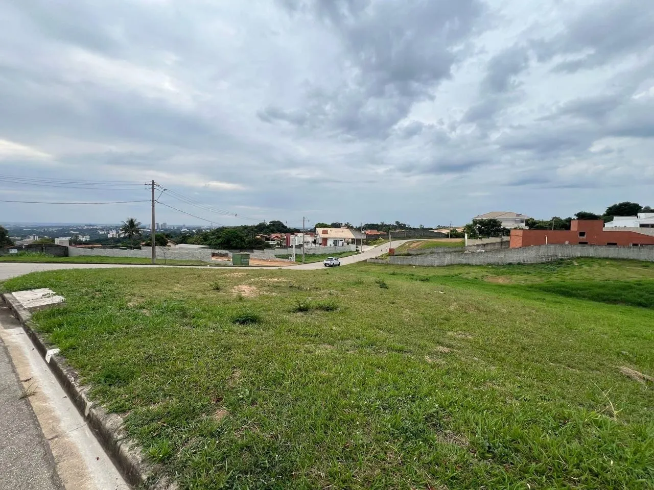 Imagem Excelente oportunidade de investimento! Terreno em condomínio Tereza Maria com 1022m² de área total, localizado no bairro Caputera em Sorocaba/SP.