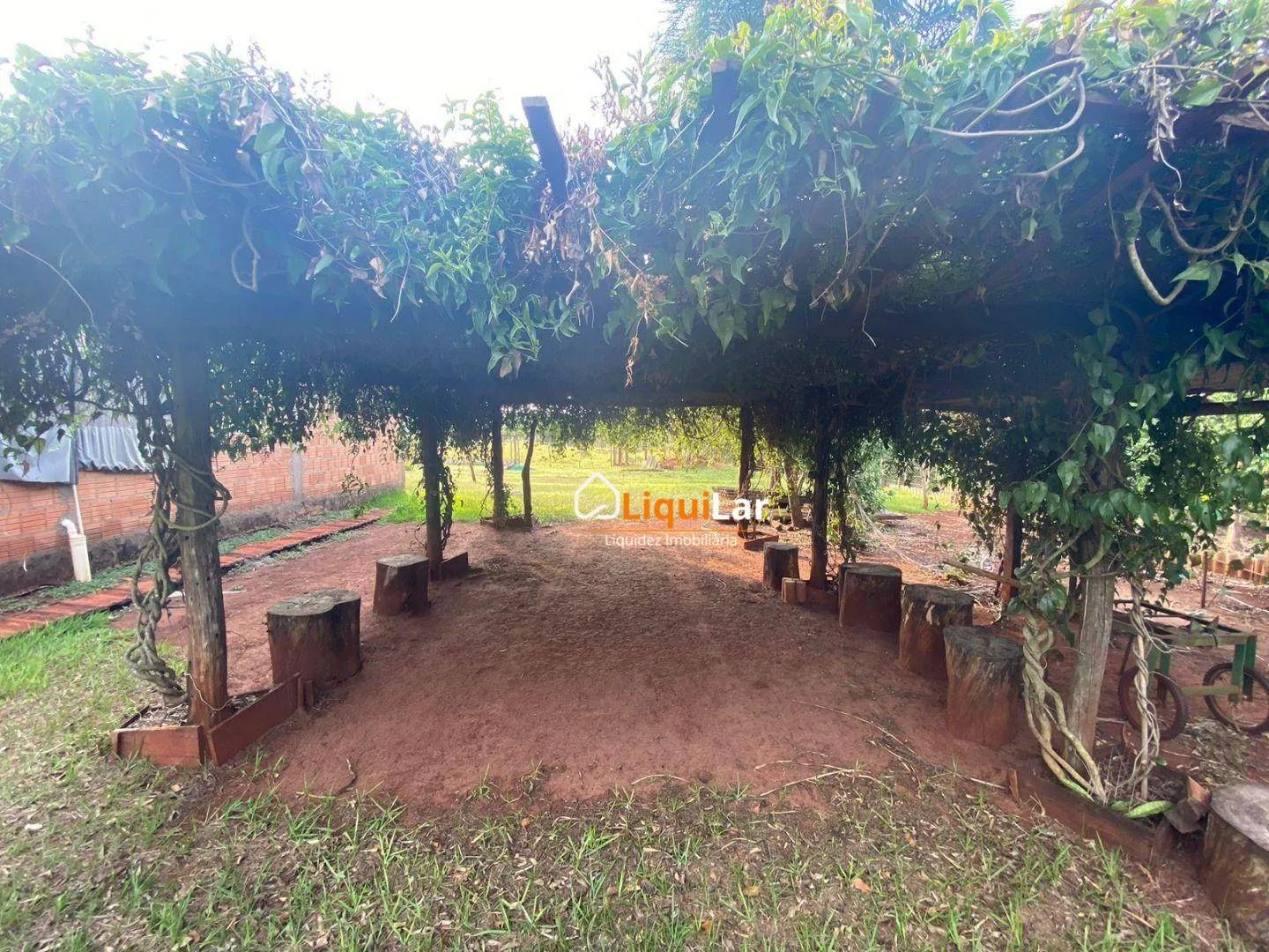 Imagem Chácara com 2 Hectares, Córrego e Dois Tanques de Peixe em Campo Grande/MS