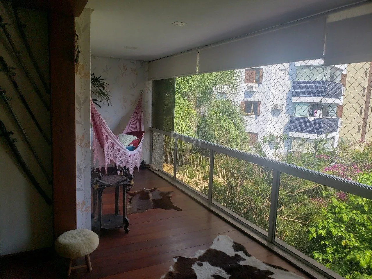 Imagem Cobertura para Venda - 296m², 3 dormitórios, sendo 1 suites, 3 vagas - Petrópolis