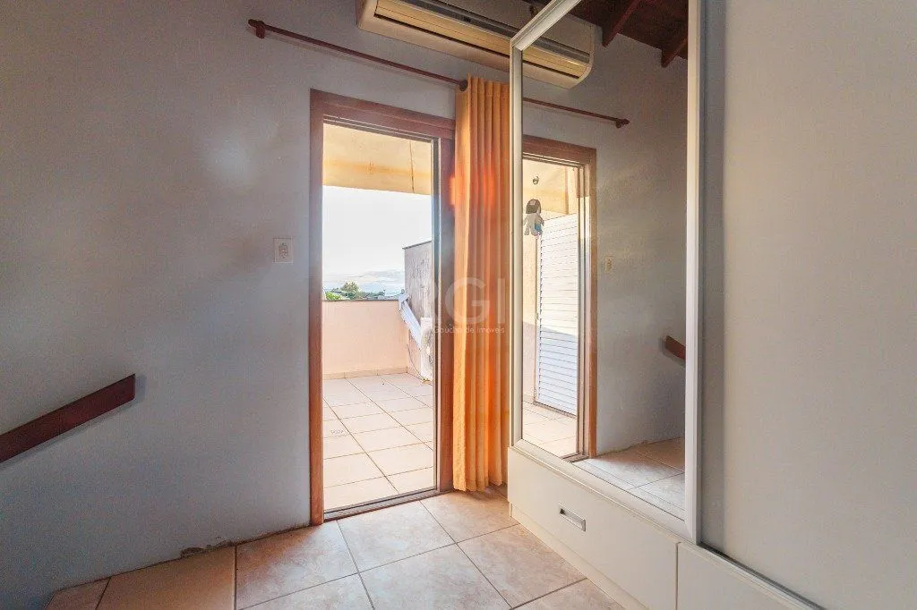 Imagem Casa 160m² - 3 dormitórios, 1 suíte, churrasqueira, terraço e 2 vagas de garagem no Guarujá