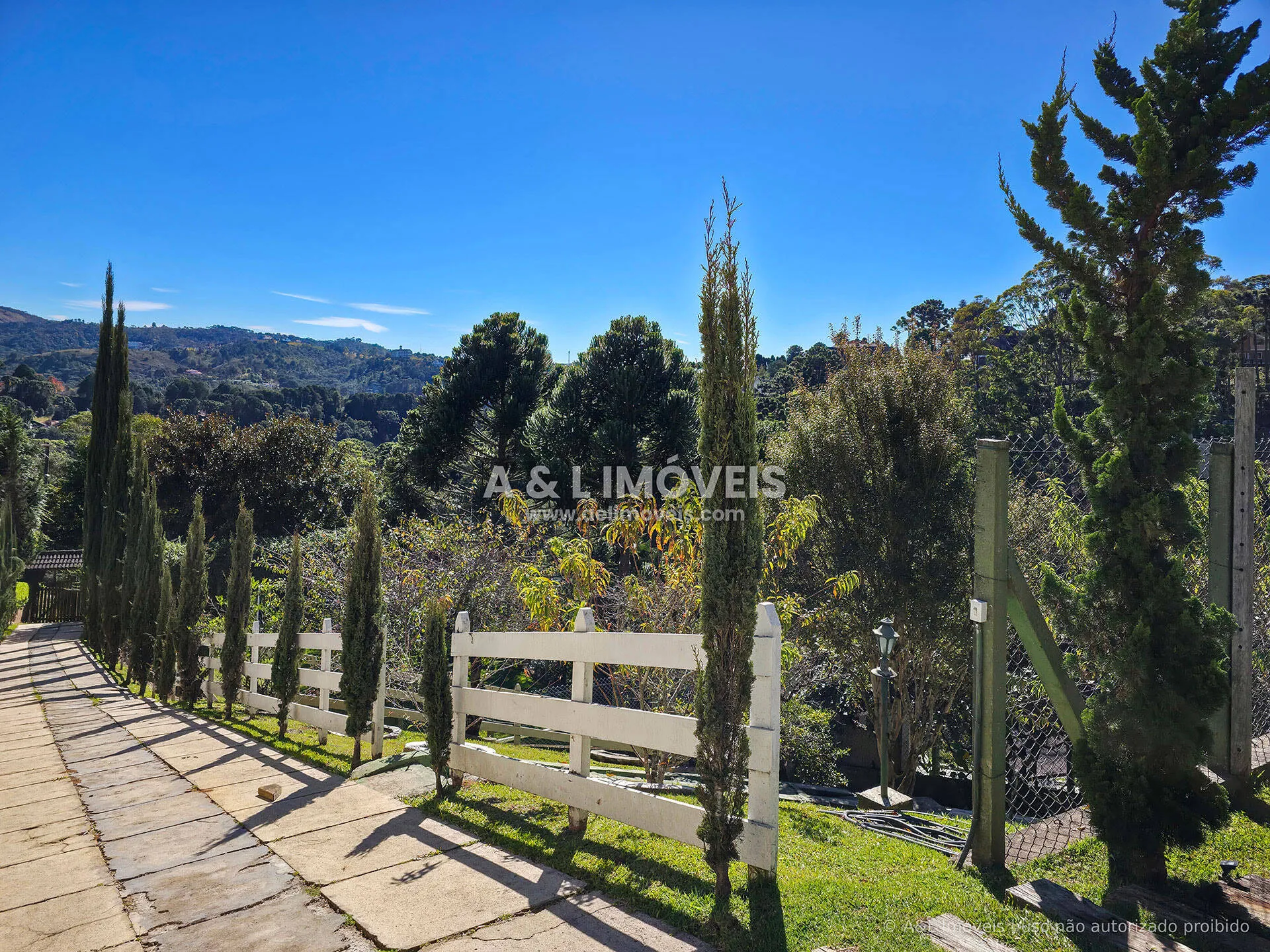 Imagem Casa à venda no Portal do Capivari com 5 dormitórios e 3 suítes