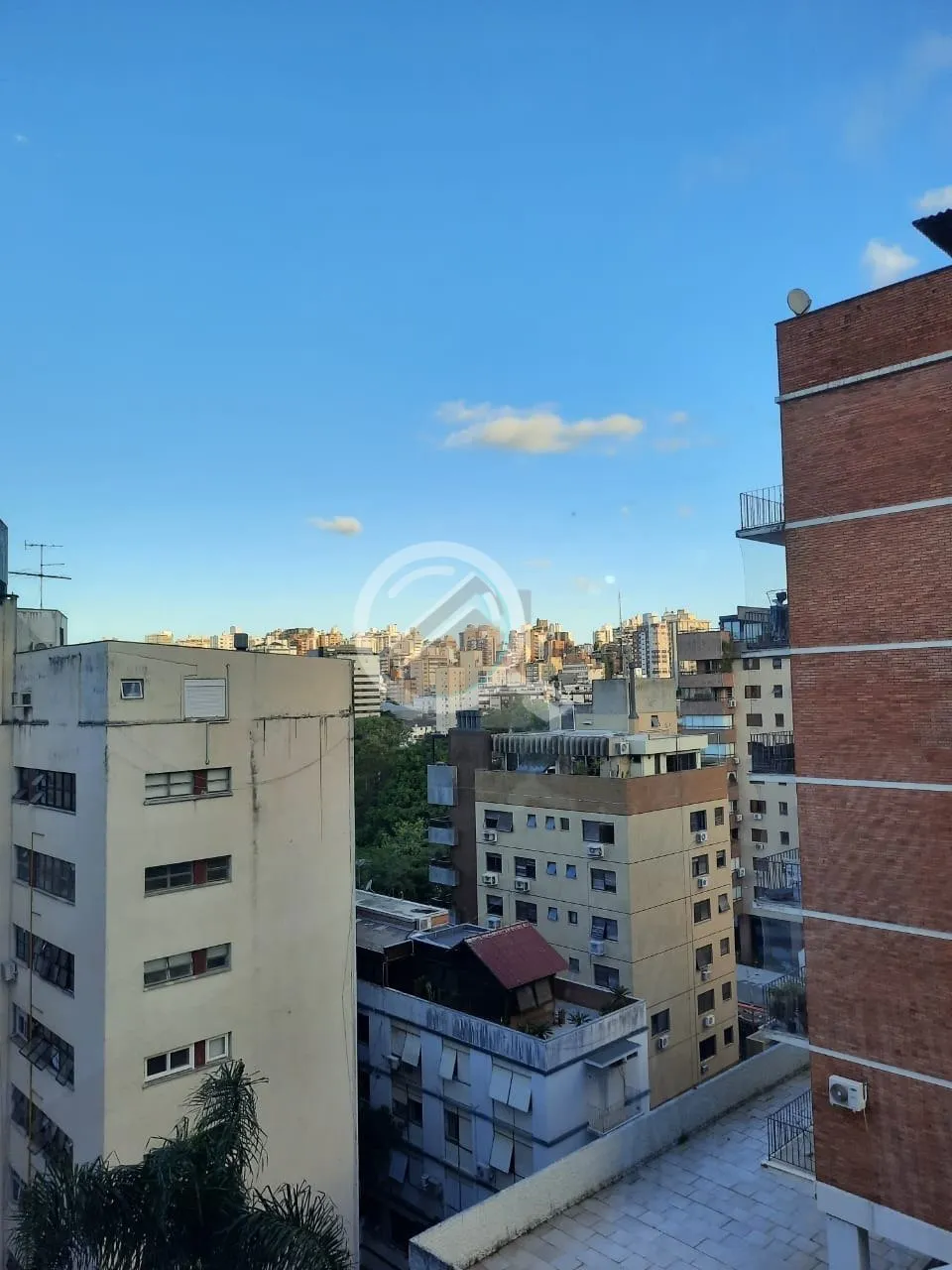 Imagem Apartamento impecável, com móveis sob medida! Amplo living para 2 ambientes, janelas com vista. Ap...