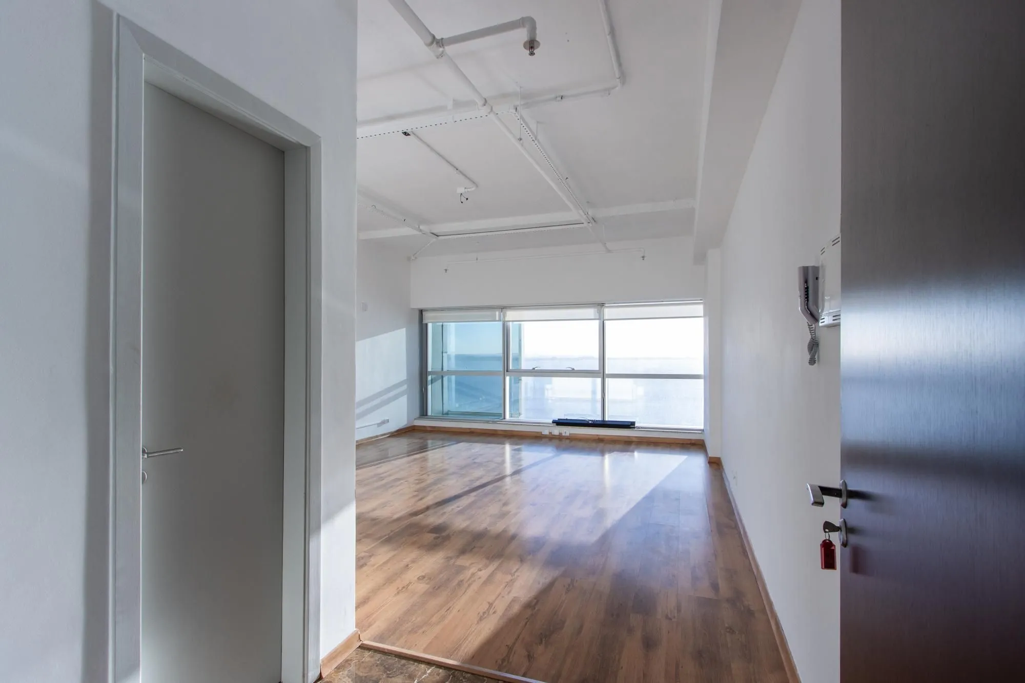 Imagem Sala Comercial no Ed. Cristal Tower junto ao Barra Shopping no Bairro Cristal