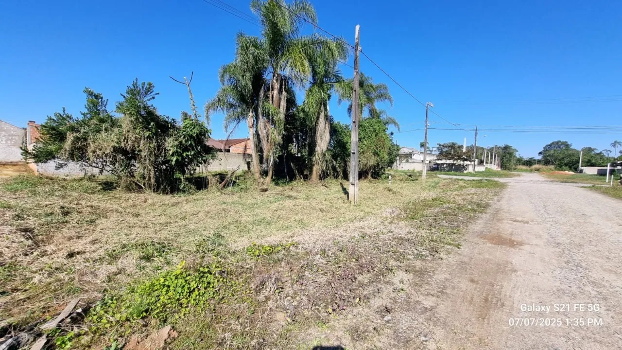 Imagem Terreno de Esquina em Itapoá - Localização Estratégica 
Terreno de esquina, com 12x30m, oferece ...